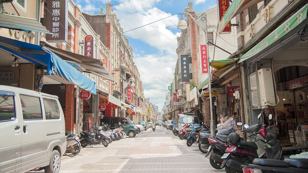 Explore Taiwan-Dadaocheng-Di Hua Street-3