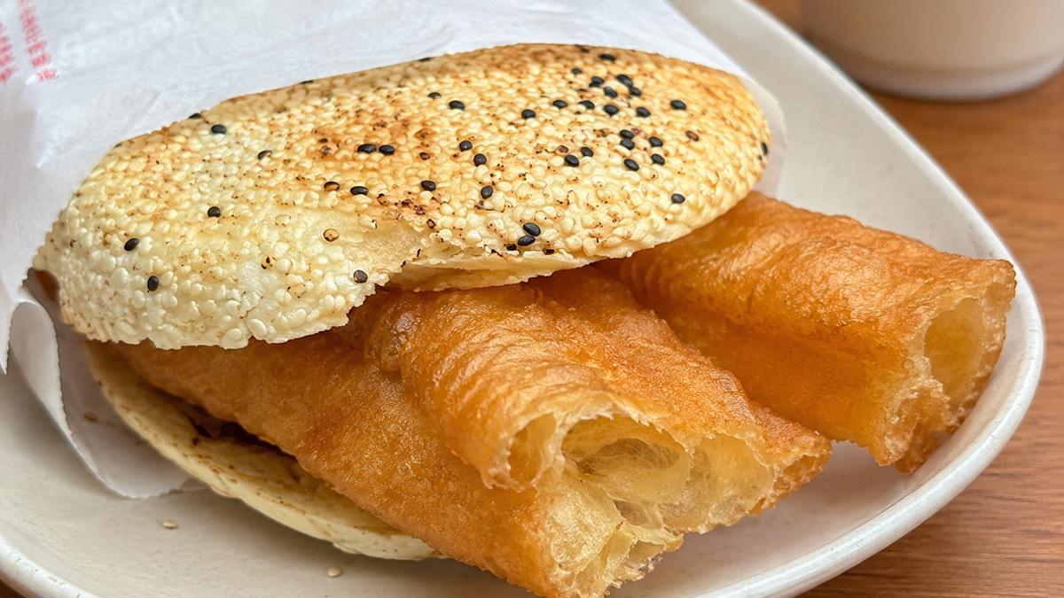 Traditional-Taiwanese-Breakfast-(Soy-Milk-&-Youtiao)